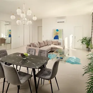 The Pearl Apartment